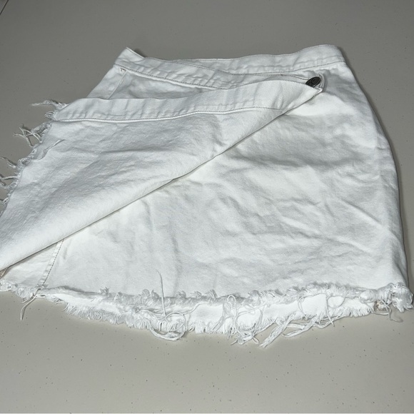 One Teaspoon Wild Thing Skirt in Cococash White Denim - Picture 11 of 12